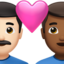 Emoji Pasangan dengan simbol hati: lelaki, lelaki, ton kulit cerah dan ton kulit sederhana gelap pada Apple