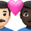 Emoji Couple avec cœur : homme, homme, peau claire et peau foncée sur Apple