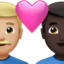 Liebespaar: Mann, Mann, mittelhelle Hautfarbe und dunkle Hautfarbe-Emoji auf Apple