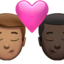 Sich küssendes Paar: Mann, Mann, mittlere Hautfarbe und dunkle Hautfarbe-Emoji auf Apple