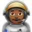 Emoji Astronauta uomo: carnagione abbastanza scura su Apple