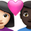 Emoji Pasangan dengan hati: wanita, pria, warna kulit cerah, warna kulit gelap di Apple