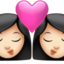 Kus: vrouw, vrouw, lichte huidskleur-emoji op Apple