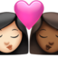 Emoji Beijo: mulher, mulher, pele clara e pele morena escura no Apple