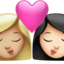 Apple での 2人でキス: 女性 女性 やや薄い肌色 薄い肌色 絵文字