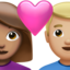 Apple での カップルとハート: 女性 男性 中間の肌色 やや薄い肌色 絵文字