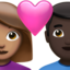 Emoji Couple avec cœur : femme, homme, peau légèrement mate et peau foncée sur Apple