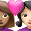 อีโมจิ คู่รัก: ผู้หญิง ผู้หญิง โทนผิวสีเหลือง และ โทนผิวสีขาว บน Apple