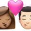 Emoji Cium: perempuan, lelaki, ton kulit sederhana dan ton kulit cerah pada Apple