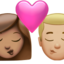 Emoji Cium: perempuan, lelaki, ton kulit sederhana dan ton kulit sederhana cerah pada Apple