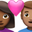 Apple üzerinde Kalpli çift: kadın erkek orta koyu cilt tonu orta cilt tonu emojisi
