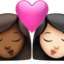 Emoji Beijo: mulher, mulher, pele morena escura e pele clara no Apple