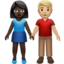 Emoji Femme et homme se tenant la main : peau foncée et peau moyennement claire sur Apple