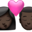 Apple üzerinde Öpücük: kadın erkek koyu cilt tonu emojisi