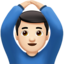 Emoji Uomo con gesto OK: carnagione chiara su Apple