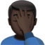 Sich an den Kopf fassender Mann: dunkle Hautfarbe-Emoji auf Apple