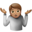 Emoji Persona che scrolla le spalle: carnagione olivastra su Apple