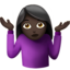 Emoji Donna che scrolla le spalle: carnagione scura su Apple