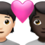 อีโมจิ คู่รัก: คน คน โทนผิวสีขาว และ โทนผิวสีเข้ม บน Apple