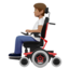 Emoji Persona su sedia a rotelle motorizzata: carnagione olivastra su Apple