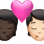 Emoji Nụ hôn: người, người, màu da tối, màu da sáng trên Apple