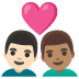 Emoji Coppia con cuore: uomo, uomo, carnagione chiara e carnagione olivastra su Google