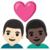Emoji Couple avec cœur : homme, homme, peau claire et peau foncée sur Google