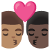 Sich küssendes Paar: Mann, Mann, mittlere Hautfarbe und dunkle Hautfarbe-Emoji auf Google