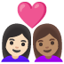 อีโมจิ คู่รัก: ผู้หญิง ผู้หญิง โทนผิวสีขาว และ โทนผิวสีเหลือง บน Google