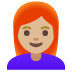 Frau: mittelhelle Hautfarbe, rotes Haar-Emoji auf Google
