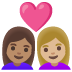 Google üzerinde Kalpli çift: kadın kadın orta cilt tonu orta açık cilt tonu emojisi