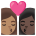 Emoji Berciuman: wanita, wanita, warna kulit sedang, warna kulit gelap di Google