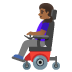 Emoji na Babae sa de-kuryenteng wheelchair: katamtamang dark na kulay ng balat sa Google
