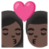 Google üzerinde Öpücük: kadın erkek koyu cilt tonu emojisi