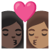 Emoji Berciuman: wanita, wanita, warna kulit gelap, warna kulit sedang di Google