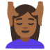 Emoji Perempuan diurut muka: ton kulit sederhana gelap pada Google