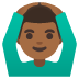Emoji Uomo con gesto OK: carnagione abbastanza scura su Google