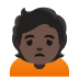 Emoji Orang berkerut dahi: ton kulit gelap pada Google