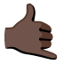 Emoji Mano con gesto di chiamata: carnagione scura su Google