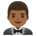 อีโมจิ ผู้ชายใส่ทักซิโด้: โทนผิวสีแทน บน Google