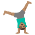 Rad schlagender Mann: mittlere Hautfarbe-Emoji auf Google