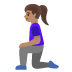 Kniende Frau: mittlere Hautfarbe-Emoji auf Google