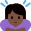 Emoji Wanita membungkuk: warna kulit gelap di X / Twitter