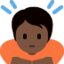 Emoji Persona che fa un inchino profondo: carnagione scura su X / Twitter