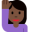 Emoji Donna con mano alzata: carnagione scura su X / Twitter